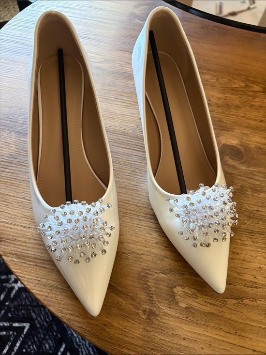 duweidu Shoes - Women's white Pointed kitten heel Crystal Embellished Heels- New never worn-